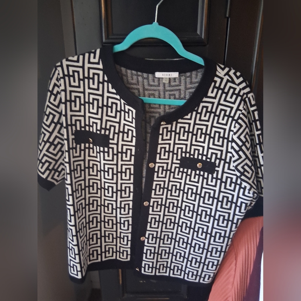 Sioni Black and White Patterned Knit Top